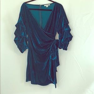 Velvet vibrant green dress very comfortable